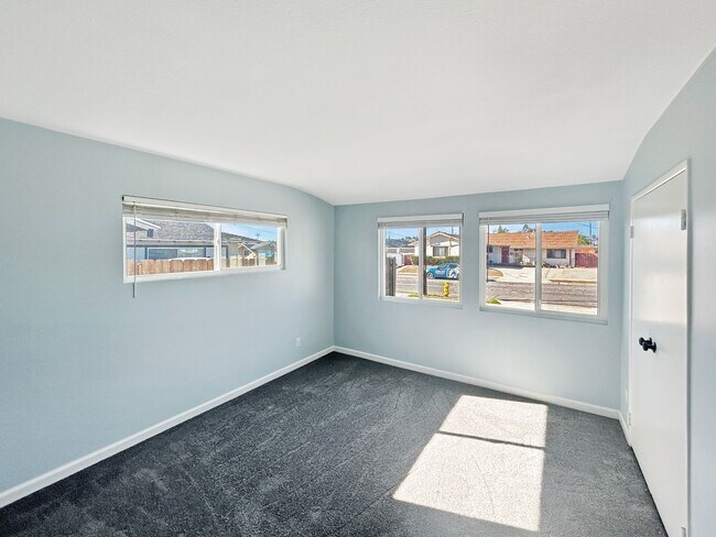 Building Photo - Stunning 3BD/1.5 BA W/ Attached Garage & Private Pool in Lake Murray