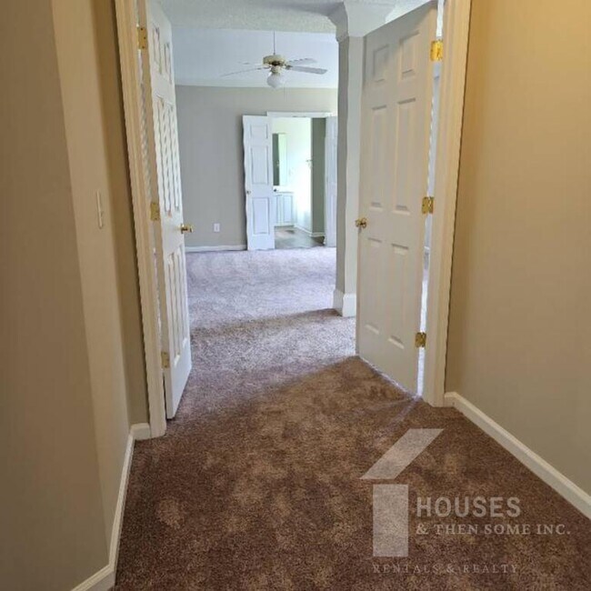 Building Photo - 210 Stapleford Park Dr