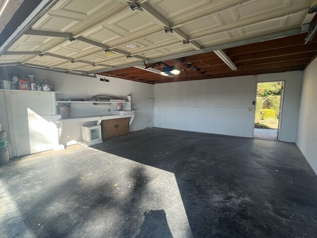 Building Photo - Spacious 3 Bedroom, 2.5 Bath Condo in a Beautiful Park-Like Community