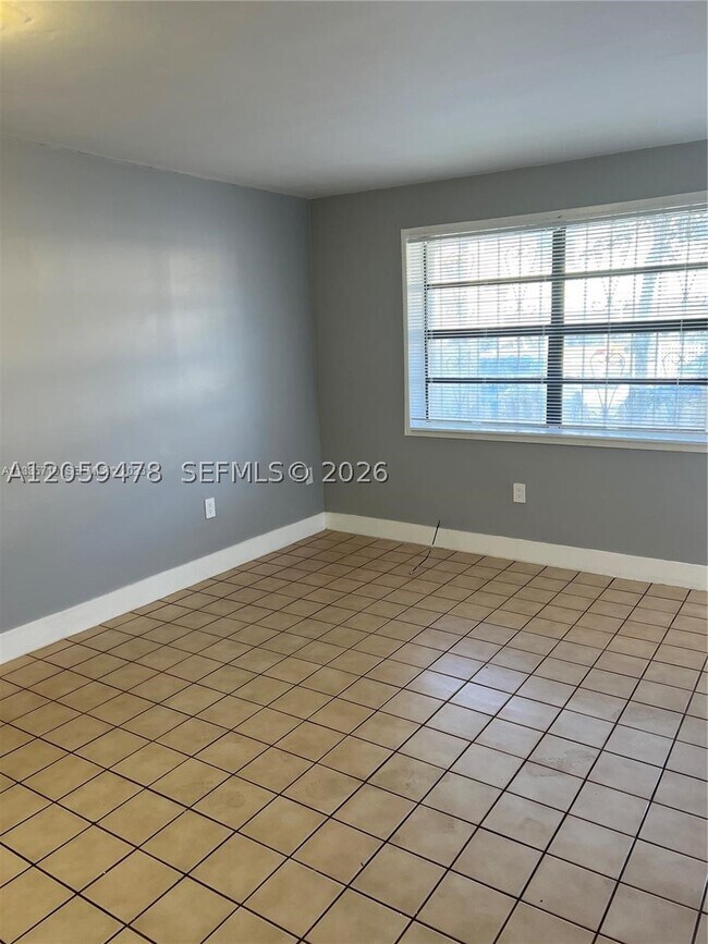 Building Photo - 645 W 68th St