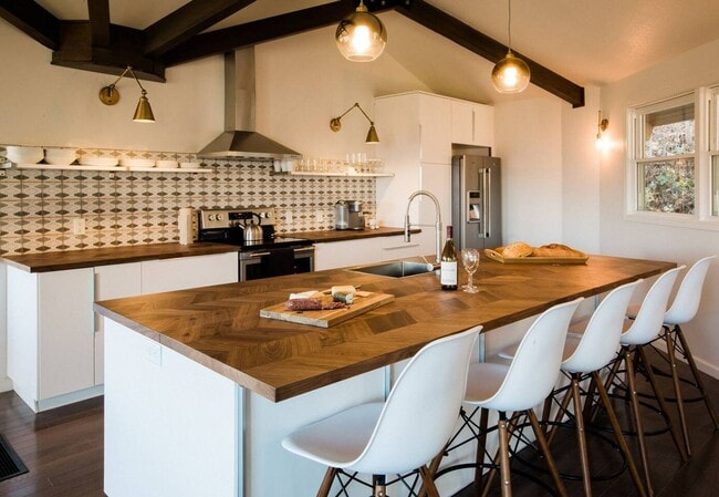 Building Photo - Secluded Furnished Rental-Asheville