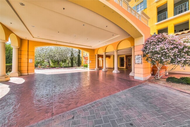 Building Photo - 30 Strada Di Villaggio