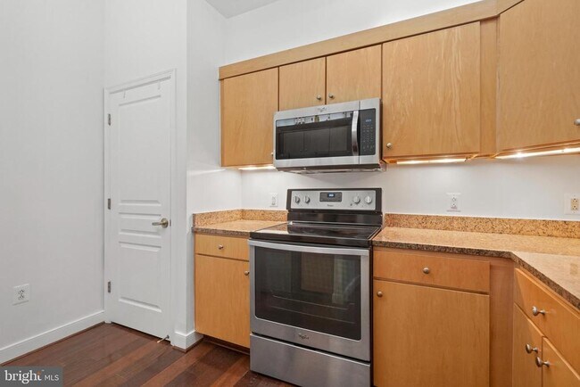 Building Photo - 631 D St NW