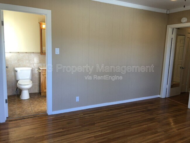 Building Photo - 507 E Cypress St