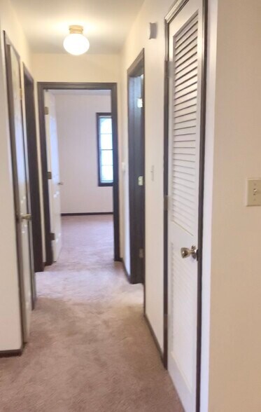 Building Photo - 1100 W High St