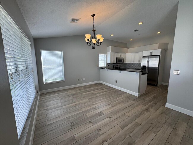 Building Photo - 12872 Meadowbend Dr
