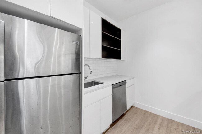 Building Photo - 625 N MacQuesten Pkwy