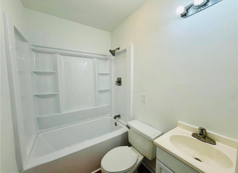 Building Photo - 312 Hickory Ln