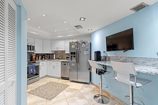 Building Photo - 3610 S Ocean Blvd