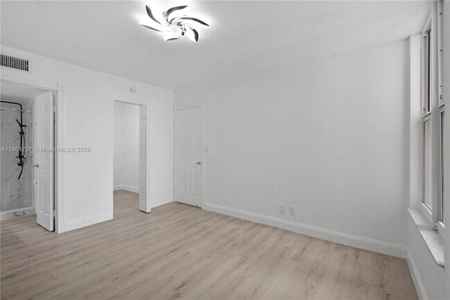 Building Photo - 1391 S Ocean Blvd