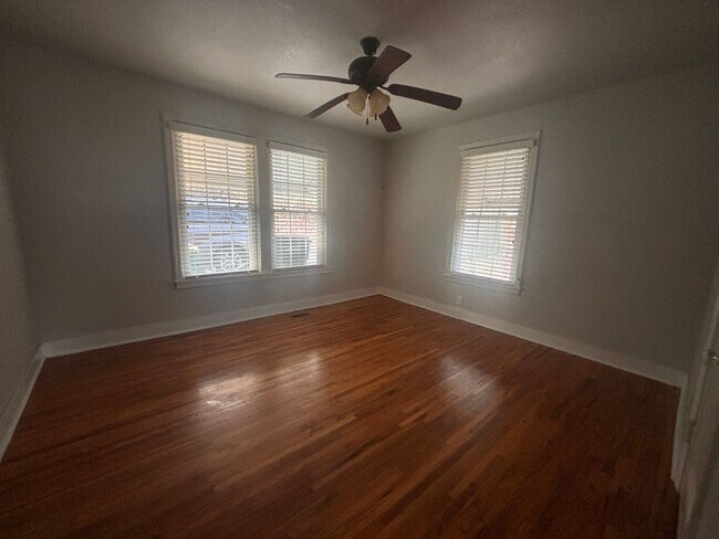 Building Photo - Cute 2 bedroom Hillcrest Bungalow