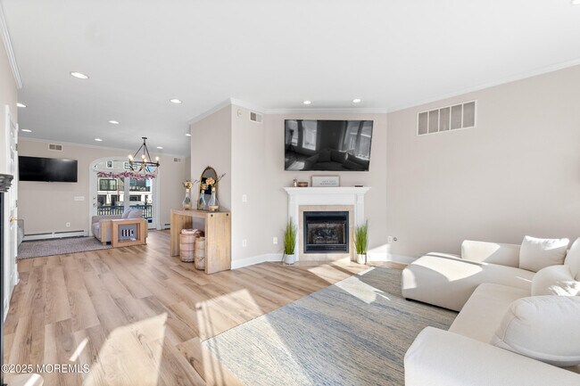 Building Photo - 3456 E Thistle Ave