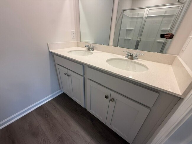 Building Photo - 3 Bedroom 2.5 Bathroom Townhouse in Windward Village - Summerville