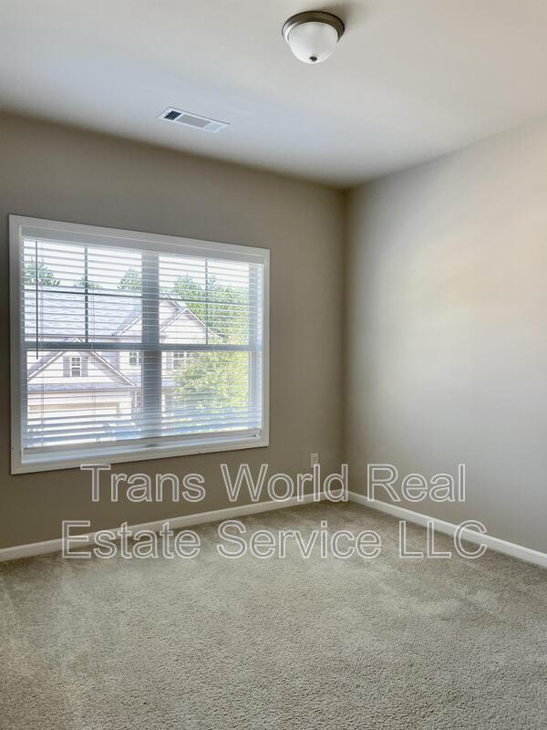 Building Photo - 7531 Silk Tree Pointe