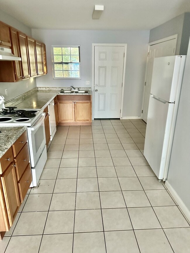 Building Photo - Multi-Family Property