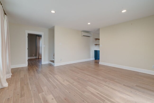 Building Photo - 705 Haller St NE