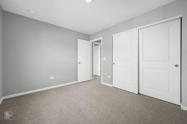 Building Photo - 231 Lakeshore Dr