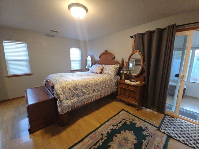 Building Photo - Pet friendly! 3DB/2BA Fortuna home on quiet road!