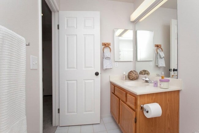 Building Photo - Desirable Windsor 3 bed 2 bath home