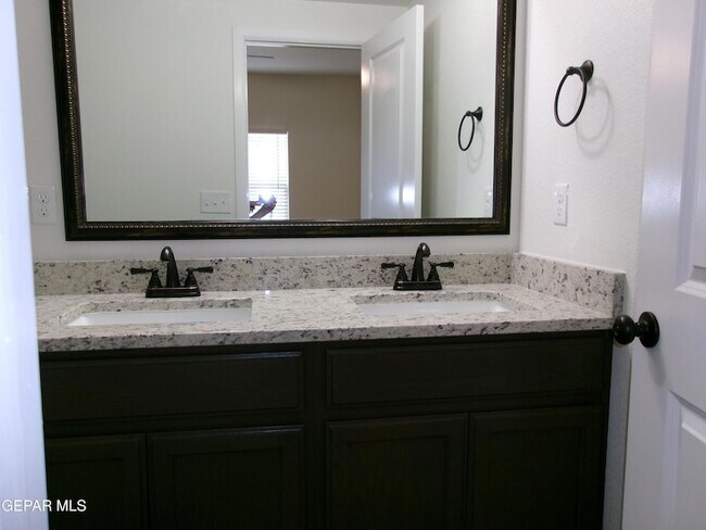 Building Photo - 1060 Hoppas Ct