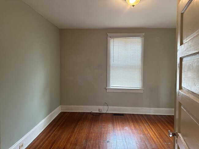 Building Photo - 405 Langhorne Ln