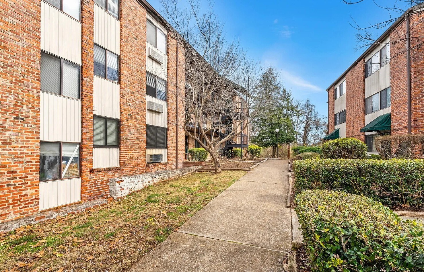 Walkways and Green space - 2718 Painter Ave