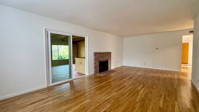 Building Photo - Single-Level in the Anholm Tract Downtown SLO with A/C and Great Backyard