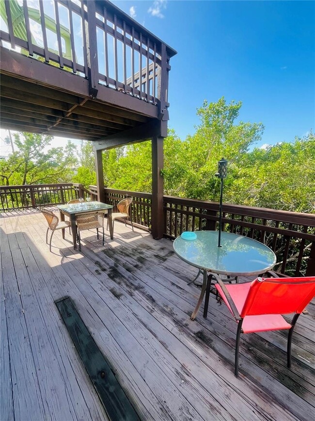 Building Photo - 202 W Canal Dr