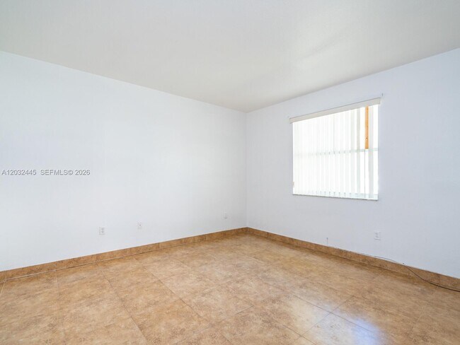 Building Photo - 1663 SE 27th Dr