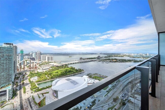 Building Photo - 398 NE 5th St