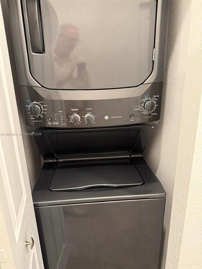 Building Photo - 887 NE 211th St