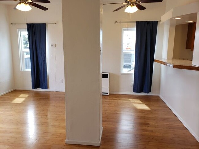 Building Photo - $500 REBATE Bright end unit - North Park S...