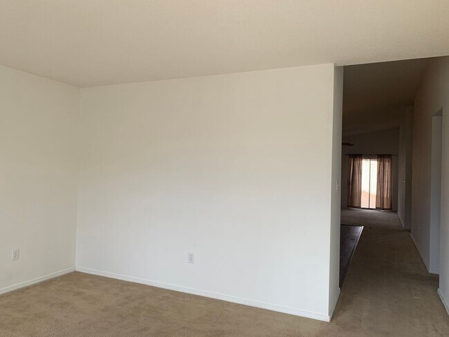 Building Photo - Charming 3 bdrm, 2 bath home