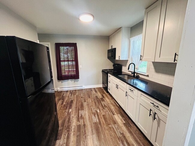 Building Photo - Cute 3 bedroom house located in East Stroudsburg Borough!