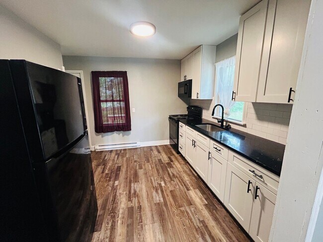 Building Photo - Cute 3/4 bedroom house located in East Stroudsburg Borough!