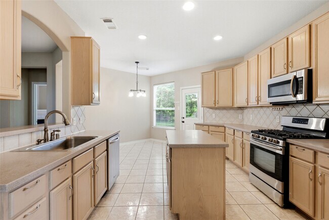 Building Photo - 3711 Slocom Dr