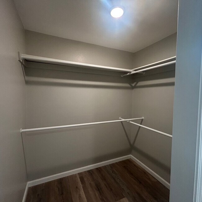 Building Photo - Welcome home to this beautifully designed 3-bedroom, 2 bath half duplex