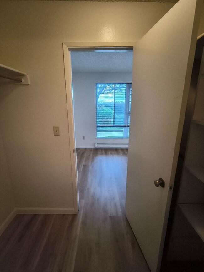 Building Photo - $500 MOVE IN SPECIAL!!! BEAUTIFUL STUDIO AVAILABLE AT WATERGATE COMMUNITY IN EMERYVILLE!!!