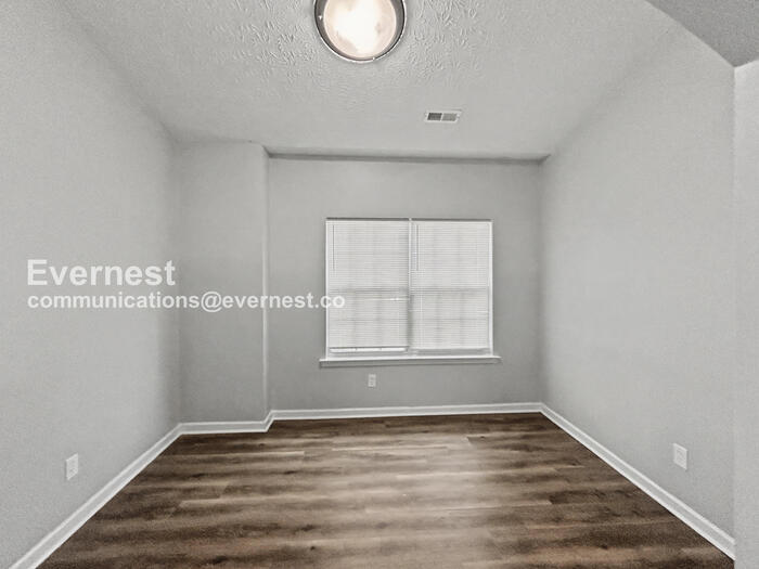 Building Photo - 4095 Robin Cir