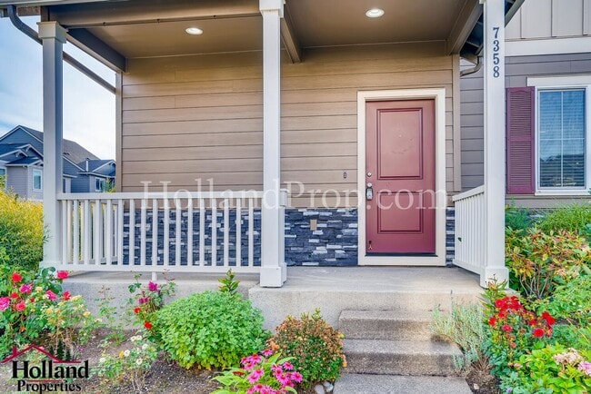 Building Photo - Charming 4-Bedroom Home Near Parks and Tra...