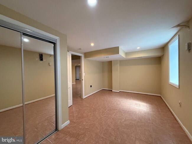 Building Photo - 9709 Saxony Rd