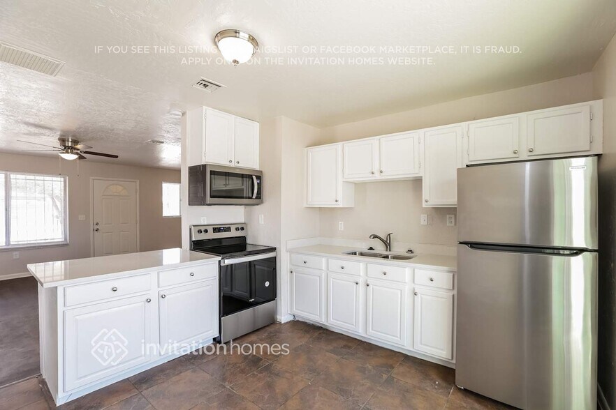 Building Photo - 1635 E Violet Dr