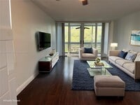 Building Photo - 9441 Evergreen Pl