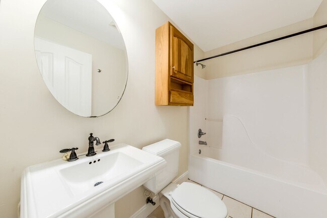 Building Photo - 3 BDRM HOUSE OFF ALBERTSON PKWY