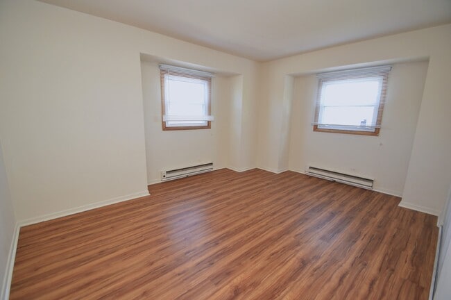 Building Photo - 9907 W 58th St