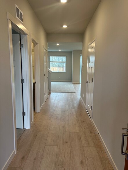 Entry - 535 Withers Ct SE