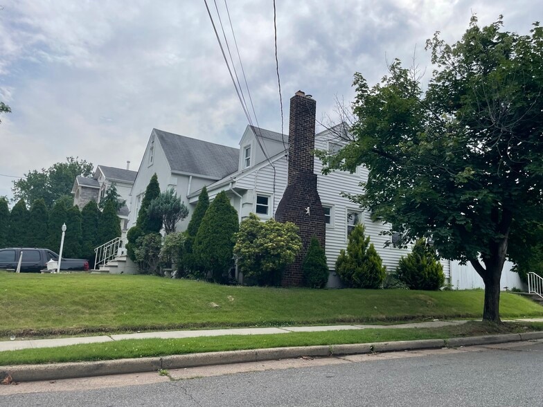 Building Photo - 132 Morristown Rd
