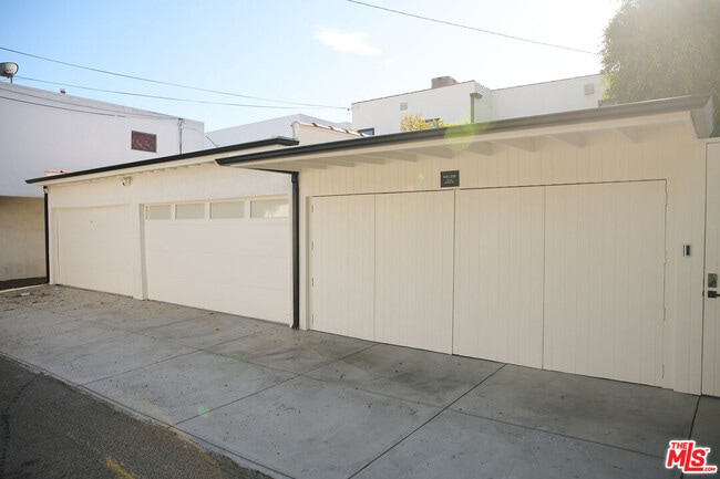 Building Photo - 236 S Reeves Dr
