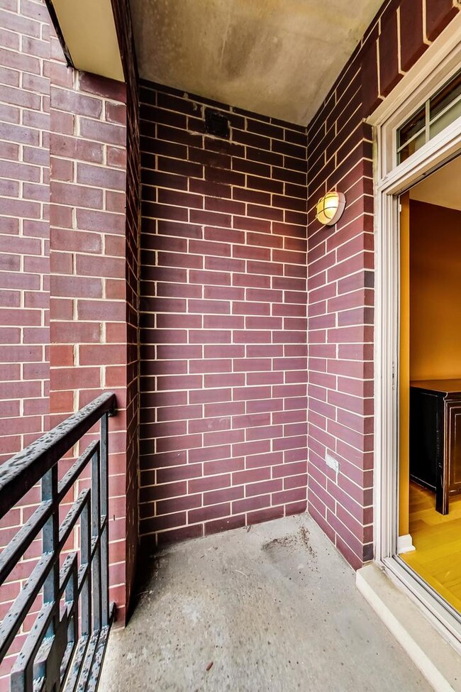 Building Photo - 6436 Roosevelt Rd