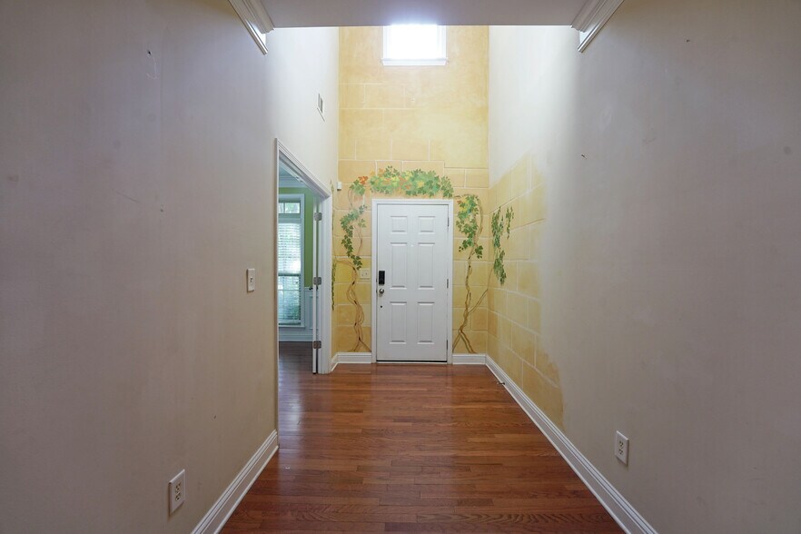 Building Photo - 2935 Whitfield Ave